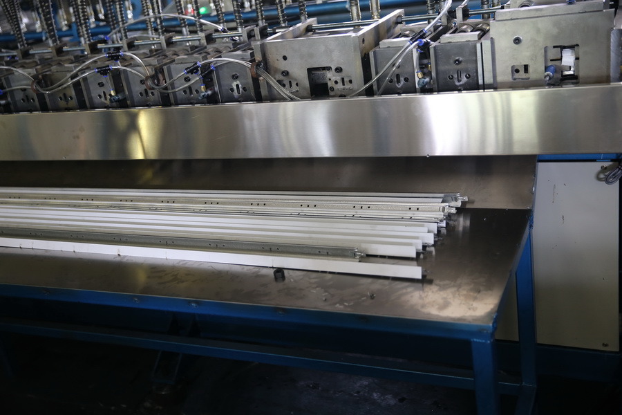 Rolled Light Steel Frame Ceiling Panel T Bar Main Tee Roll Forming Machine