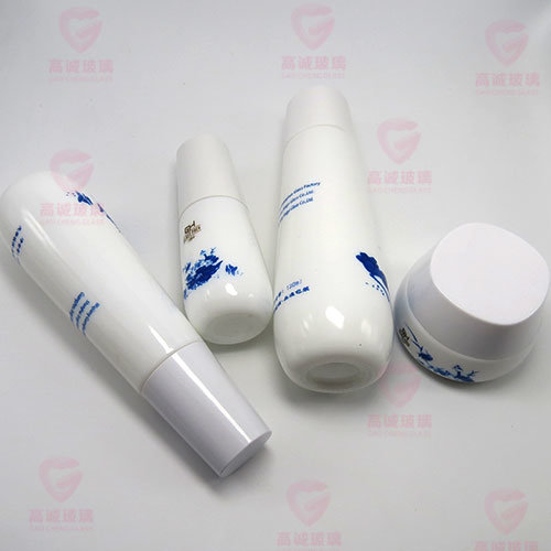 Popular Design Cosmetic Glass Lotion Bottles with Screw Cap