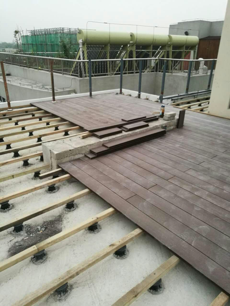 Adjustable support for tiles Adjustable support for tiles