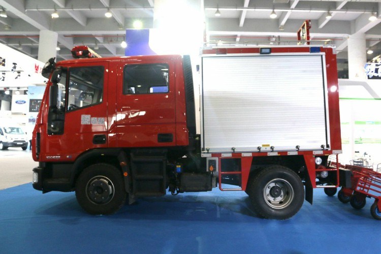 China Standard Water Foam Fire Fighting Rescue Truck