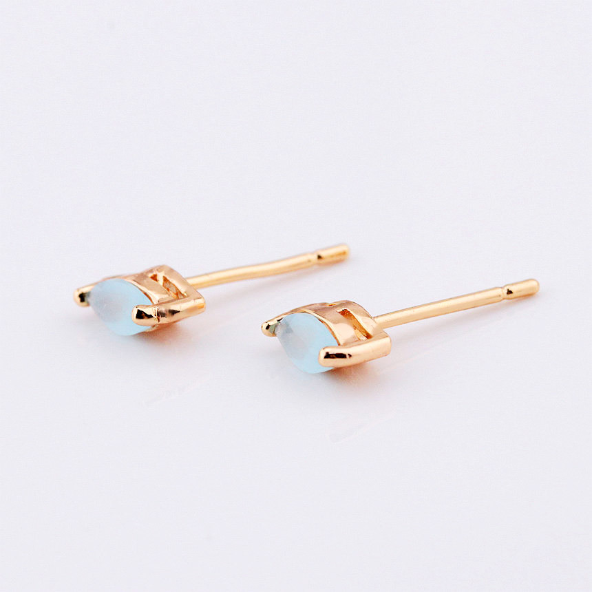 Horse Eye Shape Simple Stud Earring with Single Stone