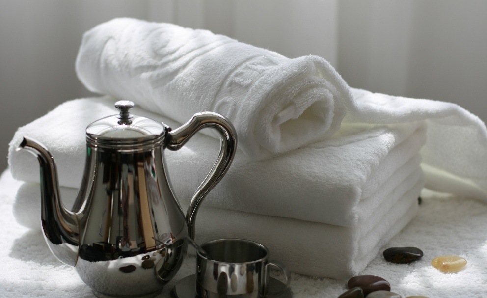 Cotton White Jacquard Embossed Woven Logo Hotel Towel