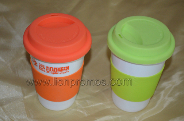 Promotional Gift Elegant Silicone Cover and Lid Porcelain Coffee Mug