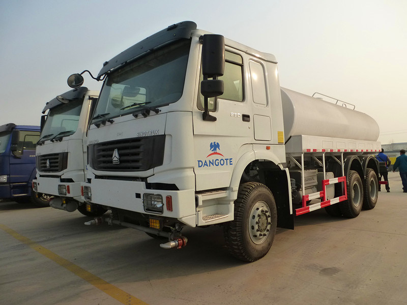 Sinotruk HOWO New 6*4 4*2 Tank Truck Fuel Tanker Truck