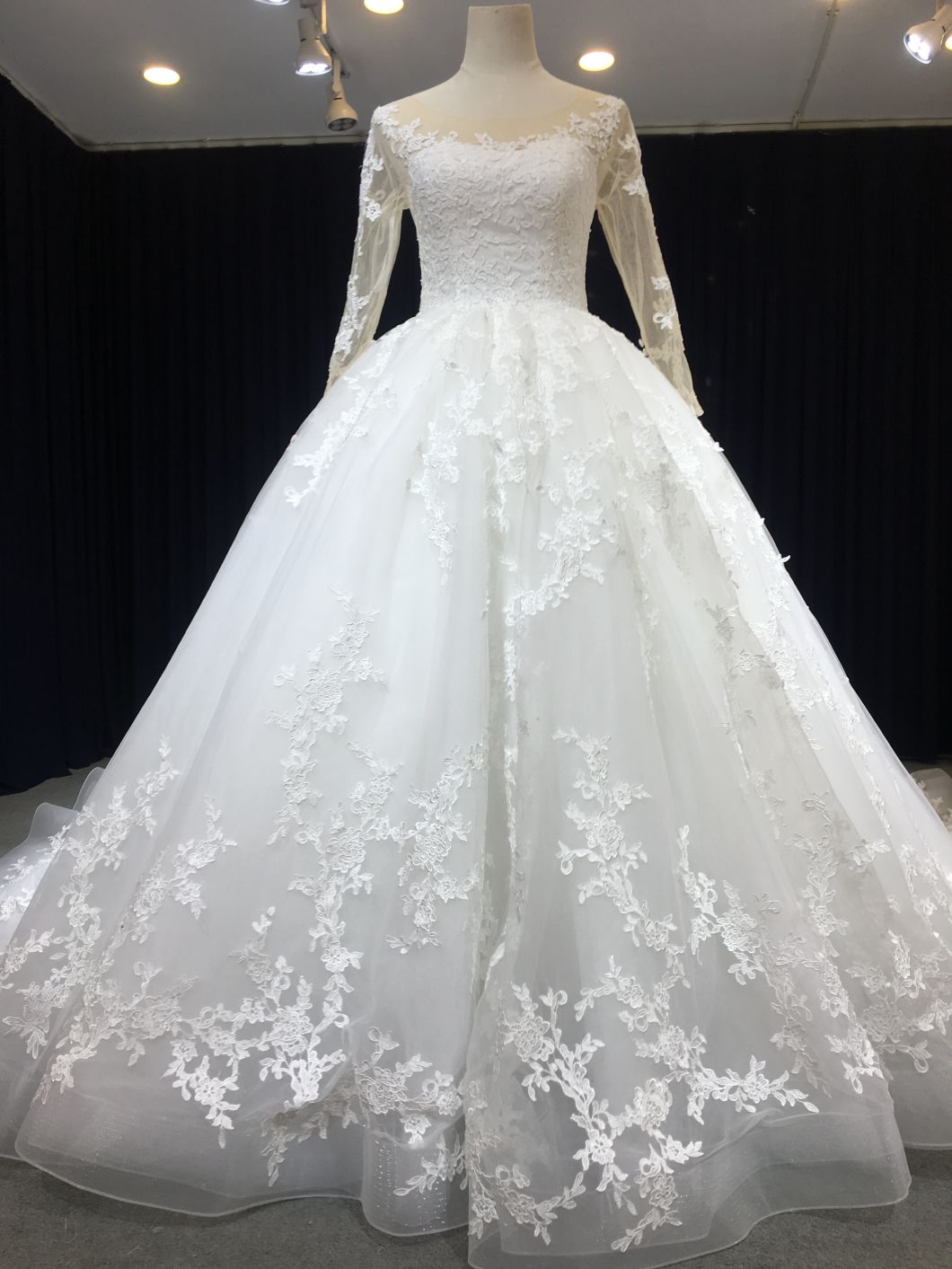 Aoliweiya Luxury Ball Gown Wedding Dress