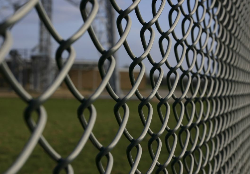 PVC Coated Galvanized Iron Wire Mesh Chain Link Fence