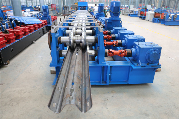 W Beam Highway Guardrail Cold Roll Forming Machine