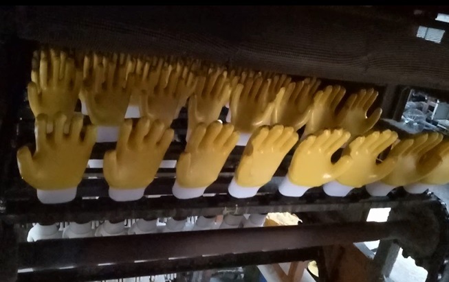 Half Dipped Nitrile Gloves Yellow Color Industrial Work Glove