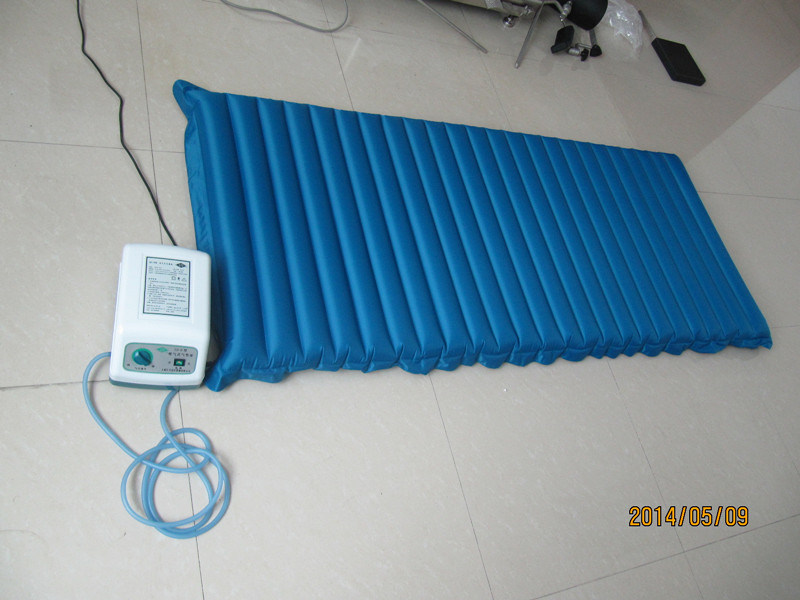 Inflatable PVC Nylon Anti Decubitus Medical Mattress with Pump (YD-B)