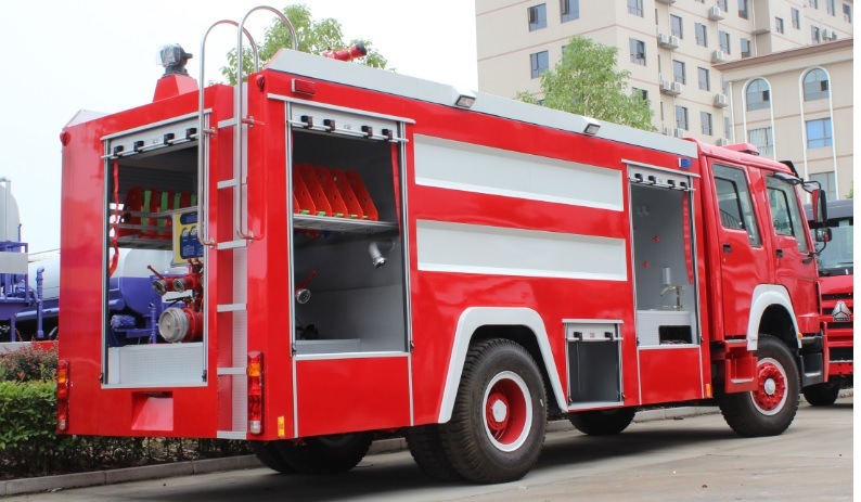 Sinotruk HOWO Foam Fire Truck / Fire Fighting Truck