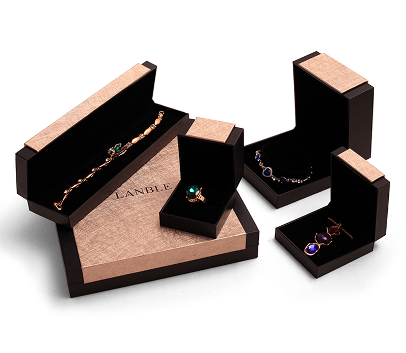 China High End Luxury Plastic Custom Fashion Jewelry Gift Box