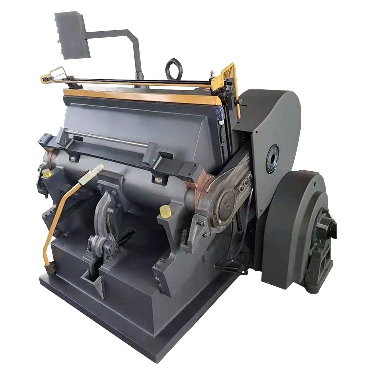 Máquina de vinco e corte e vinco Creasing and die cutting machine