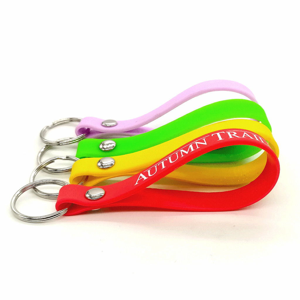 2018 Customize Promotional Gifts Factory Custom Keyrings Silicone Wristband Rubber Keychain