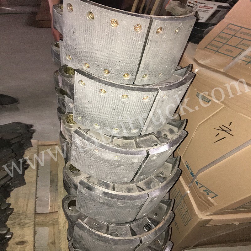 Wg9200340068 Brake Lining with Shoe for HOWO, Shacman, FAW, Dongfeng Truck