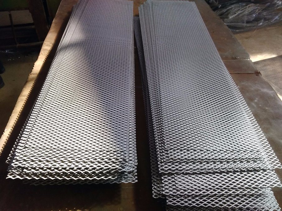 Low Carbon Steel Diamond Expanded Metal Wire Mesh Panel Sheet