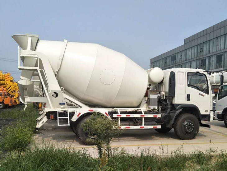 China Truck Mixer for Concrete Transportation with 5m3 Capacity