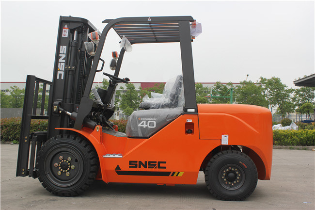 China Fork-Lift New Automatic 4 Ton Diesel Forklift