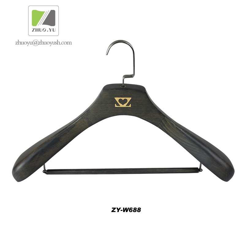 Zhuoyu Custom Wooden Suits Hanger / Men Clothes Hanger