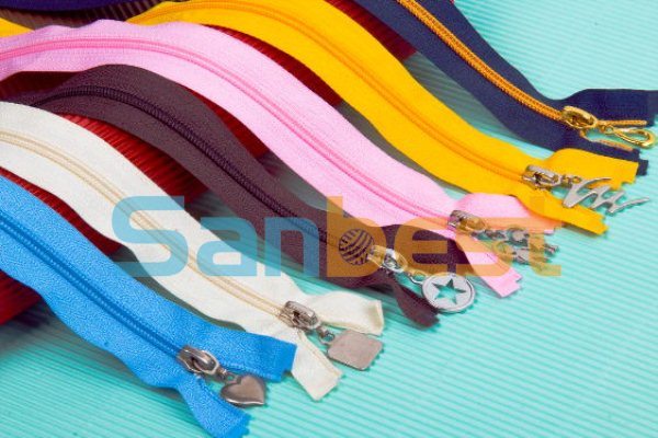 100% High Quality Colorful Nylon Zipper for Lady Clothes