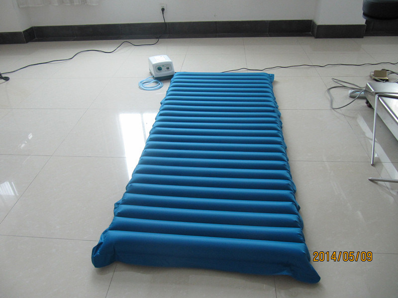 Inflatable PVC Nylon Anti Decubitus Medical Mattress with Pump (YD-B)