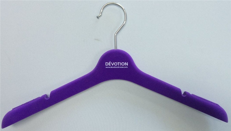 Wholesale Custom Velvet Flocked 38cm Plastic Clothes Hangers Boutique