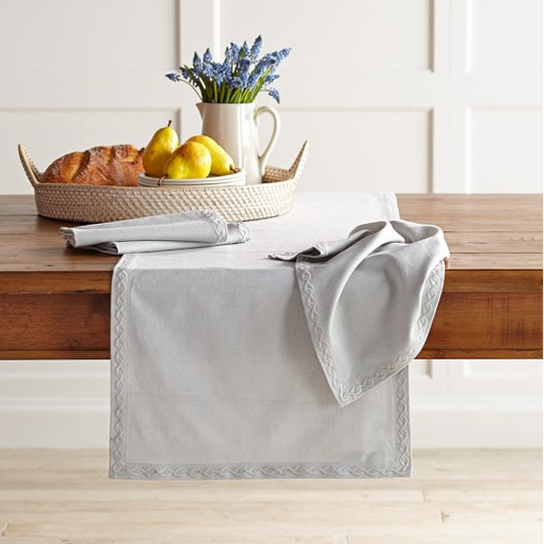 Chain Link Embroidered Table Runner (DPFR80130)