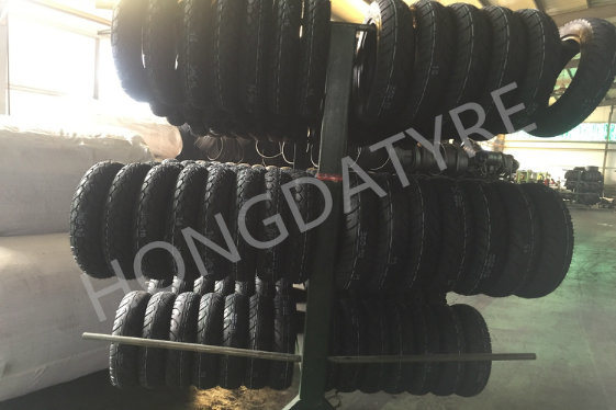 ISO9001: 2008 Certified China Manufacturer High Quality 400 -12 Tyre