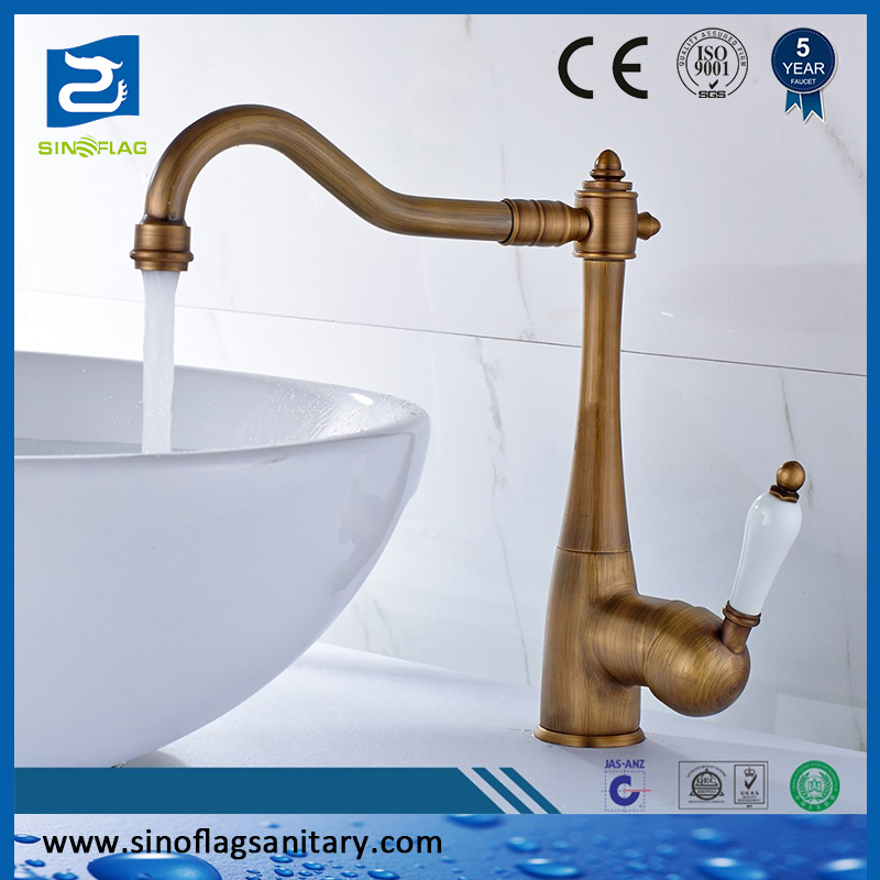 High Quality Classic Antique Brass Kitchen Faucets in Chrome