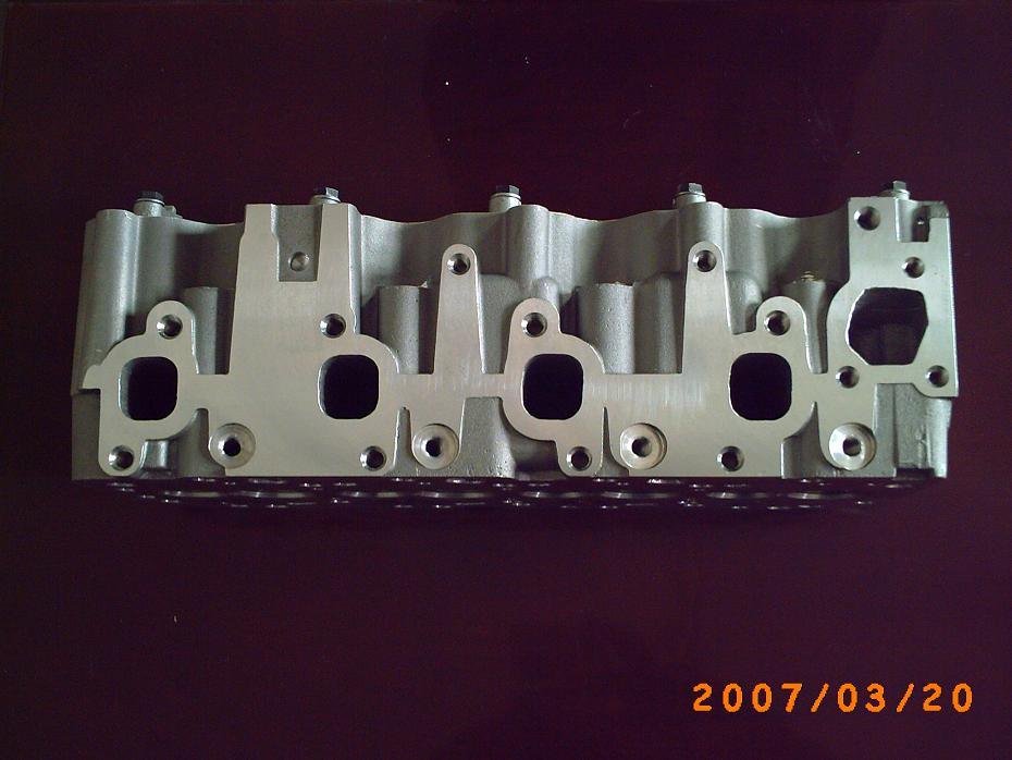 Auto Spare Parts Car 11101-64132 11101-64133 Cylinder Head for Toyota 2c