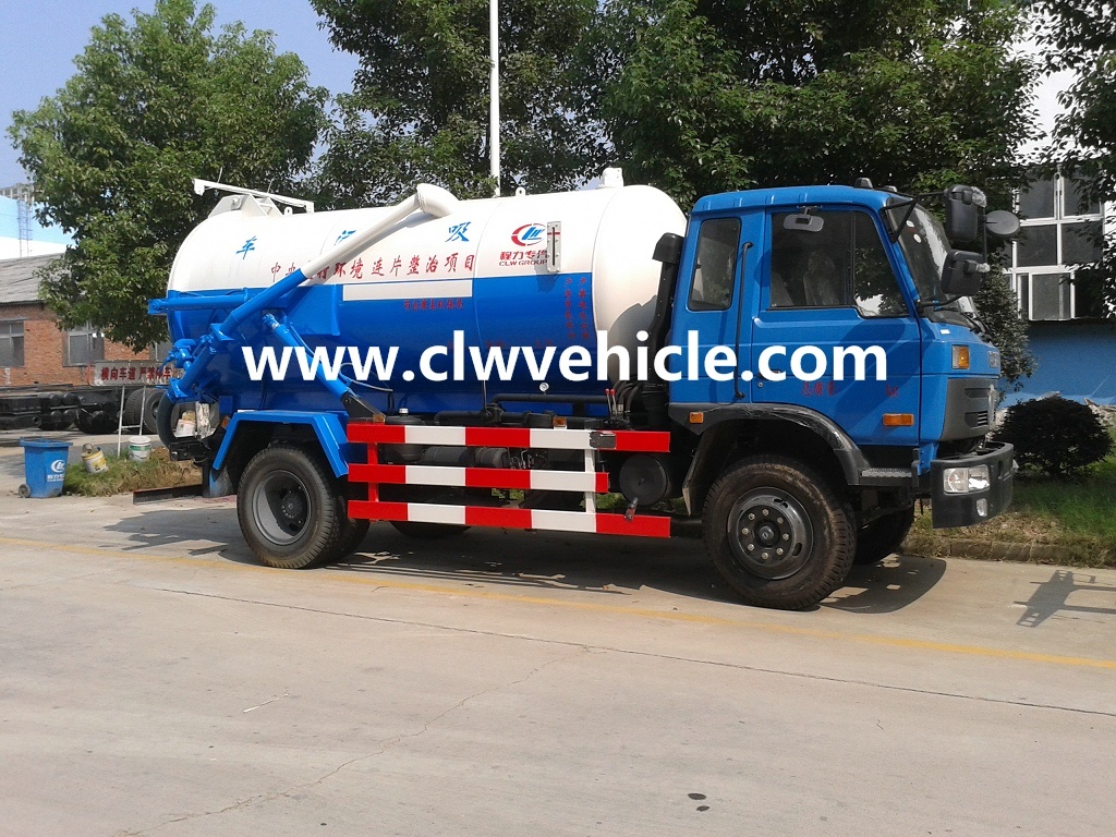 4X2 3000 Liters Sewage Suction Truck for Sanitation