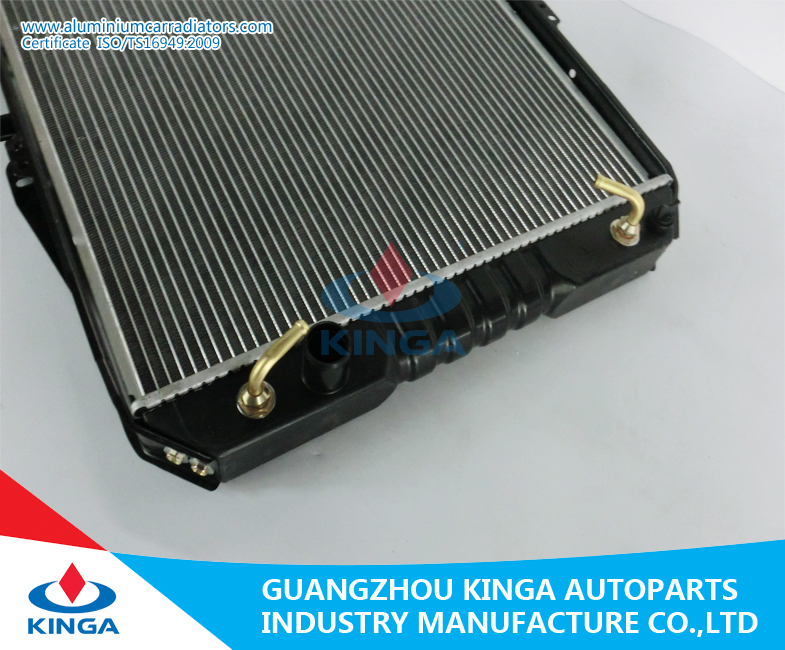 Alloy Radiator for Toyota Hilux Kzn165r Automotive Cooling System