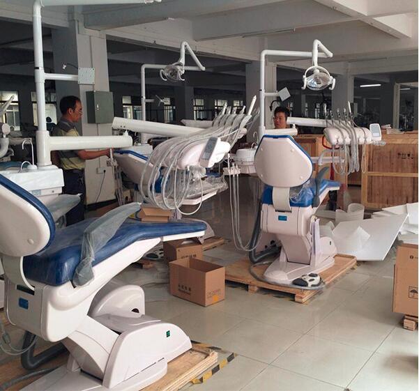 Hot Sale Economical Dental Unit Dental Chair Dental Equipment (LUK-215)