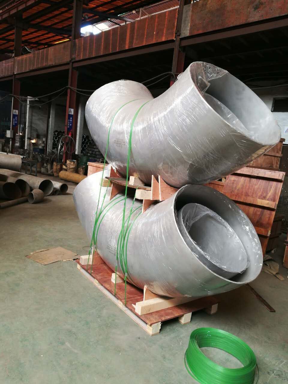 China Direct Stainless Steel Manufacture/Factory Steel Pipe Fitting Tee Cross