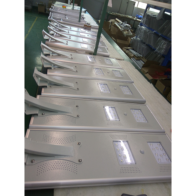 Manufacturer Directly Wholesale 30W Integrated All in One Solar LED Street Light with Battery Backeup