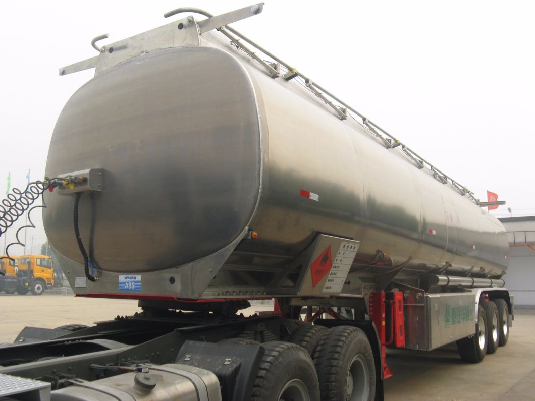 Sinotruk Oil Tank / Fuel Tank Semi Trailer