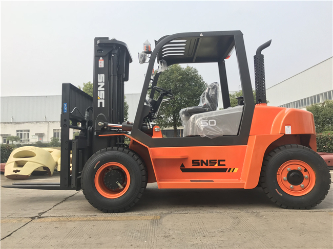 New Lifting Machine 5t 7t Diesel Forklift with Double Tires