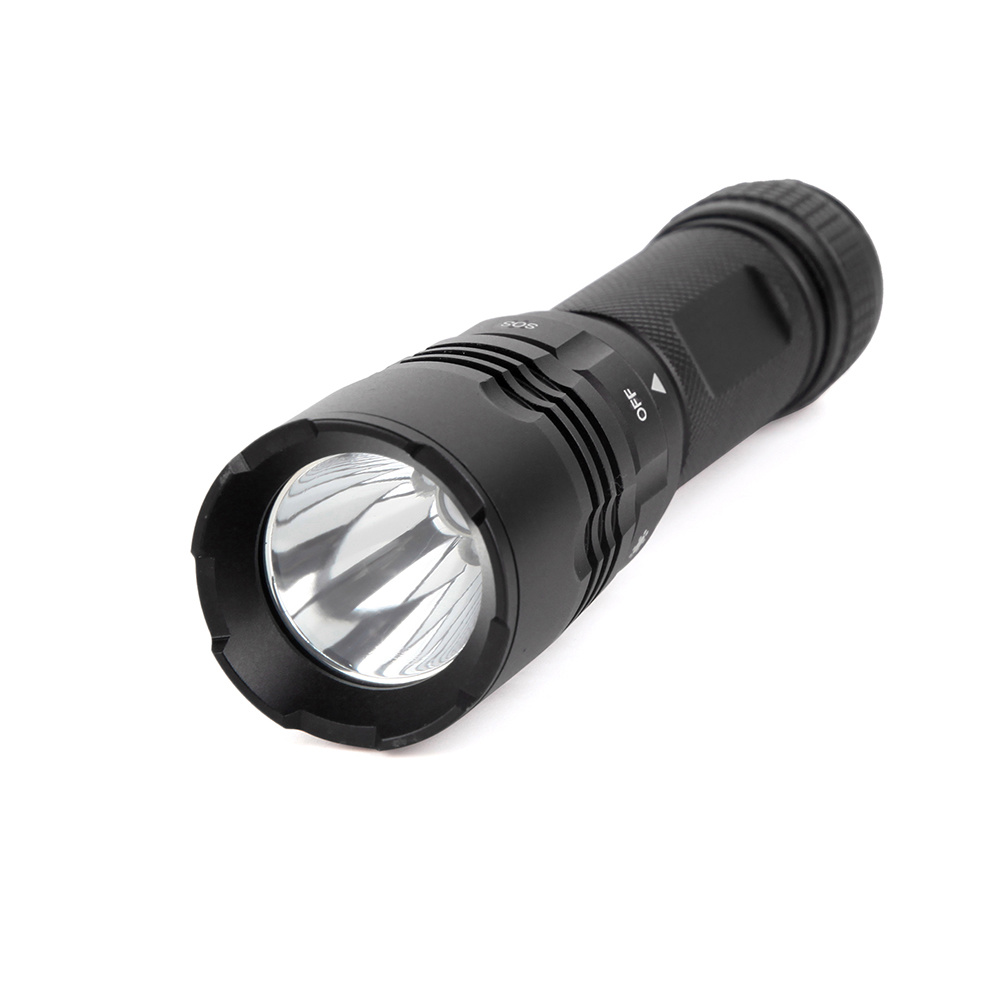 Rechargeable Super Bright 10W LED Flashlight------Ipx8 (16-1S8184R)
