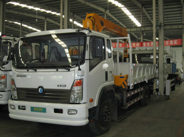 Sinotruk 8t Crane Truck 4X2 Mounted Truck Crane for Sale