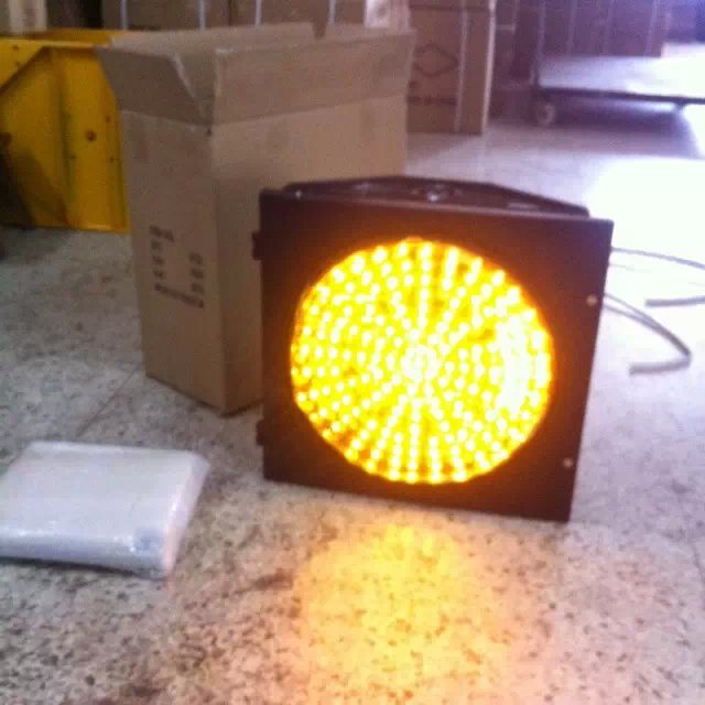 300/400/500LED Solar Yellow Flashing Caution Traffic Signal Light