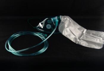 Medical Grade PVC Oxygen Mask Transparent/Green Color Medium Concentration