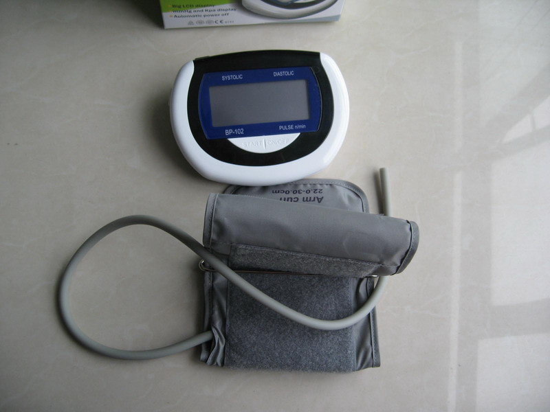 Hospital Medical Digital Blood Pressure Monitor Arm Type with Voice Function (Slv-Bp102)