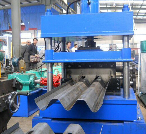 Hot Dipped Galvanized W Beam Guardrail Roll Forming Machine Made in China