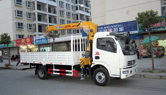 High Performance Crane Truck with Loading Crane for Sale