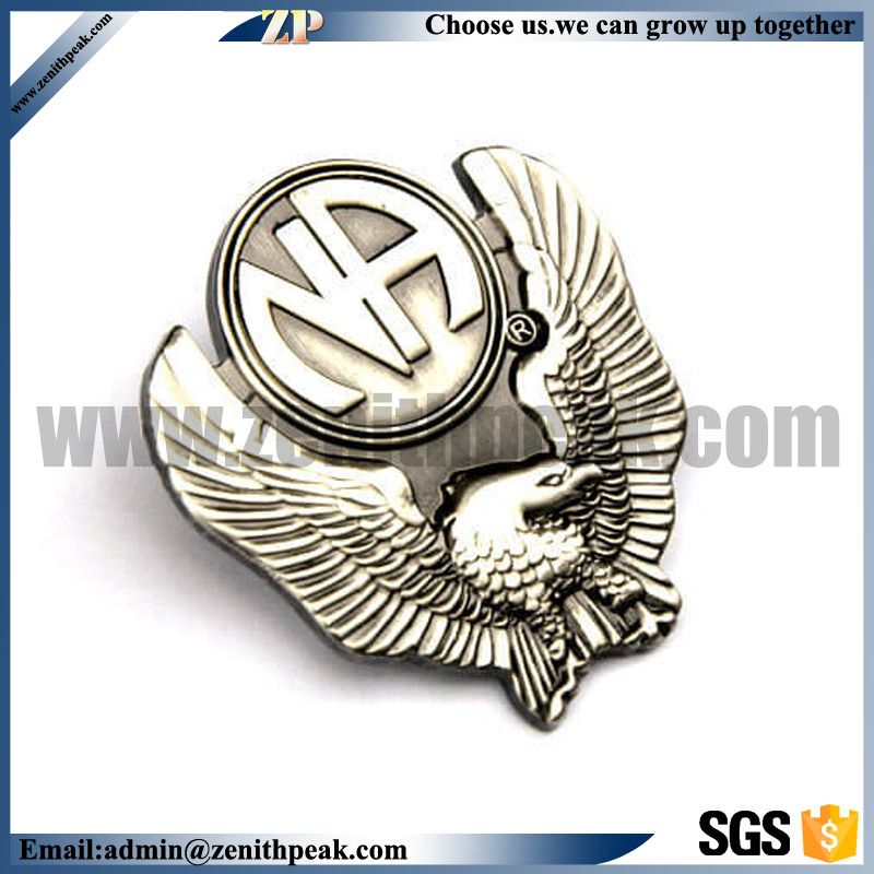 China Best Quality Silver Metal Dog Mom Claw Lapel Pin Badge