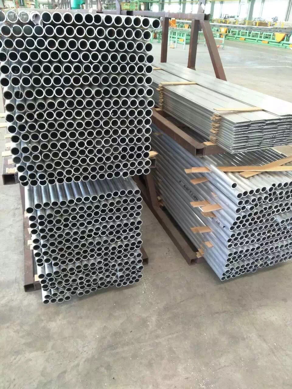 China Factory Extruded Aluminum Round Tube 2014A