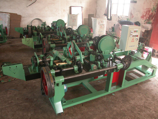 Automatic Normal and Reverse Twisted Barbed Wire Machine