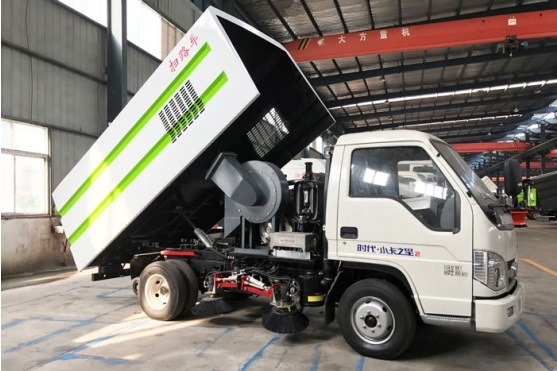 Futian 2600 Wheelbase Sweeping Vehicle with High Quality