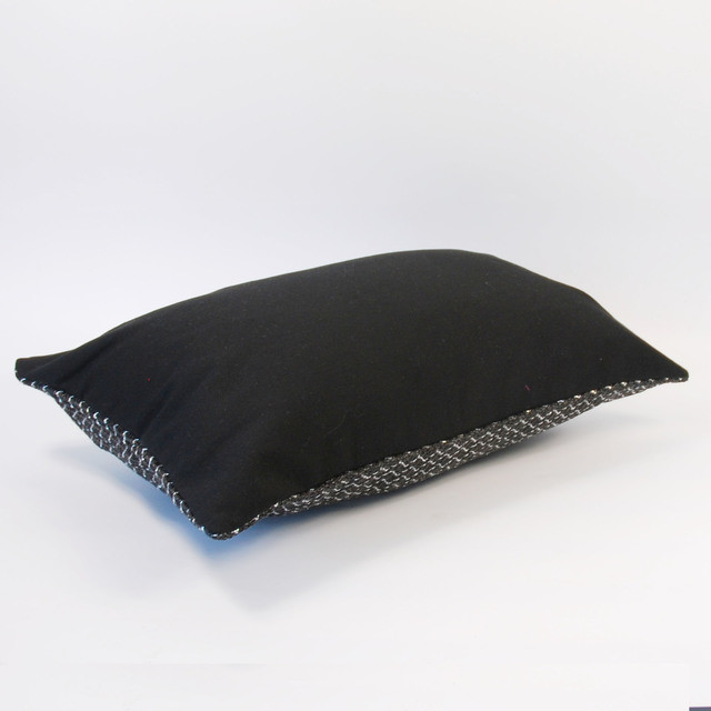 En71 Elegant Competitive Rectangle Decorative Cushion