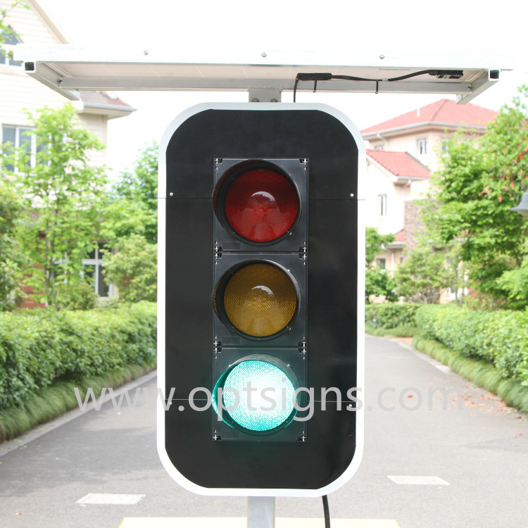 Mobile Solar Flashing LED Signs Red Green Traffic Signal Light Poles