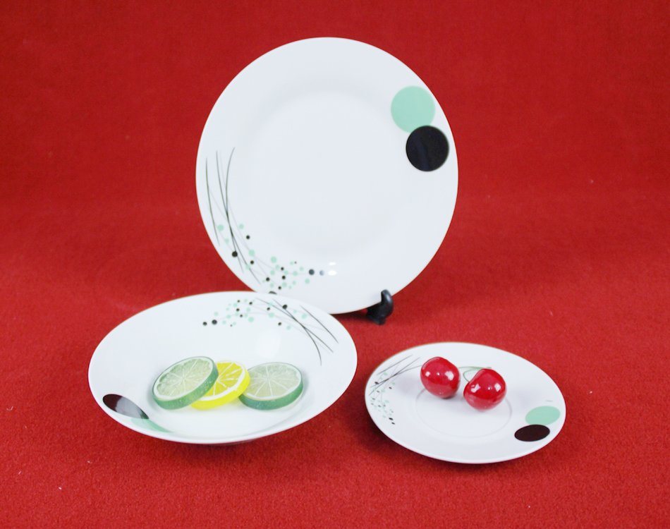 White Ceramic Plate / Tableware / Dinnerware